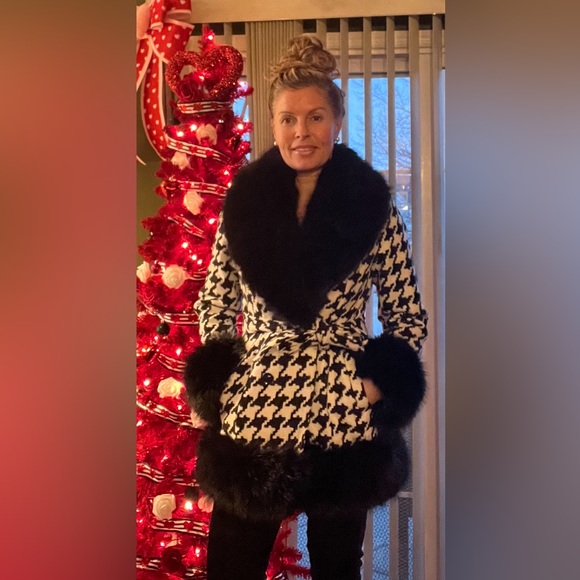 New listing added for this updated coat style!STUNNING Houndstooth Coat - Picture 6 of 8